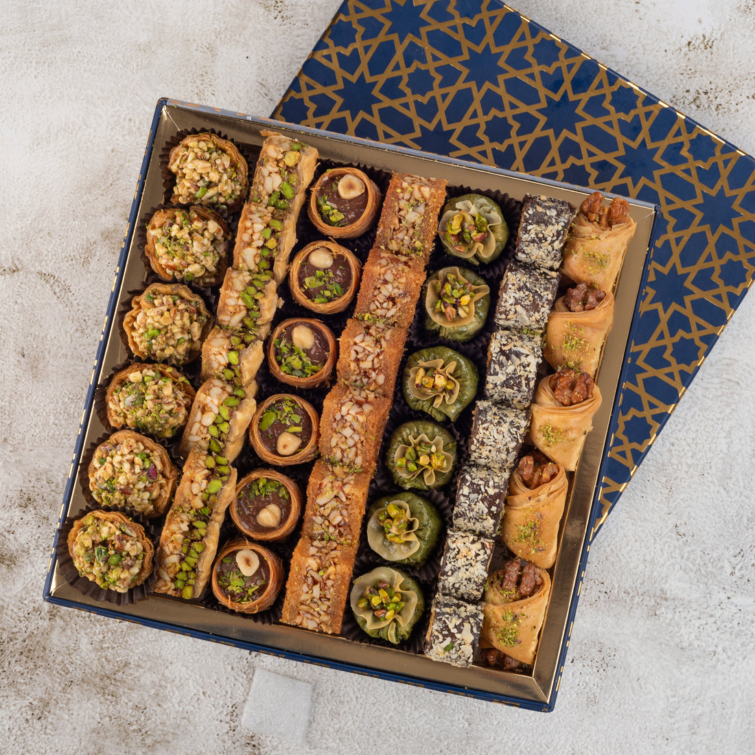 Assorted kunafa and baklavas 1kg - THE BAKLAVA BOX