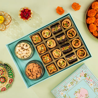Pushp — Petals & Pastries Mother's Hamper