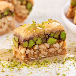 Assorted kunafa and baklavas 1kg - THE BAKLAVA BOX