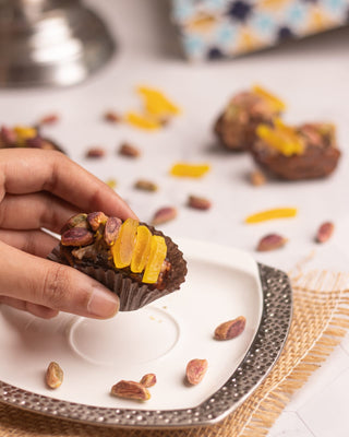 Mango Flavoured Medjool Dates (16 pieces) - THE BAKLAVA BOX